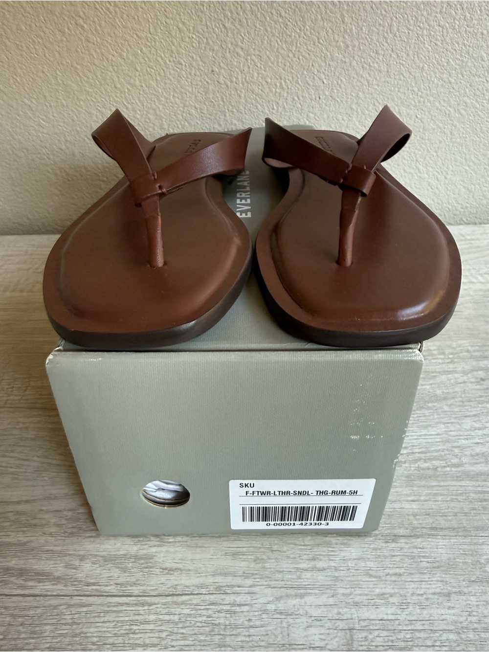 Everlane Leather Flip Flop in “Rum”/Brown Size 5.5 - Picture 3 of 3